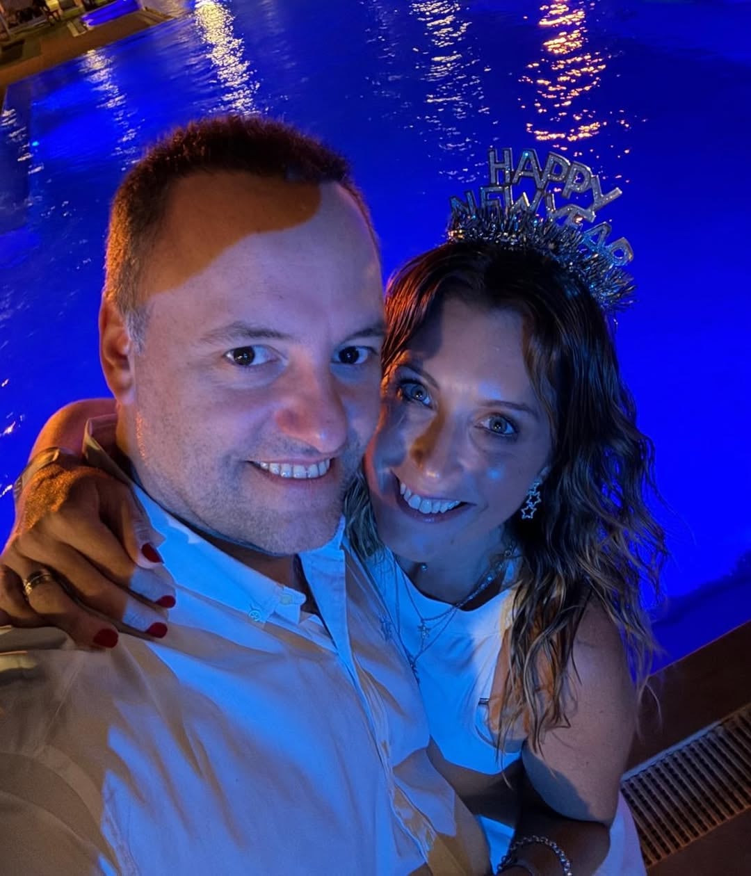 Manuel Adorni junto a su esposa en Aruba, en los festejos del inicio del 2025