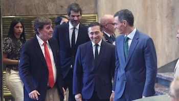 García Montero: "Hay una élite millonaria que está utilizando a sus títeres para manchar la imagen de España"