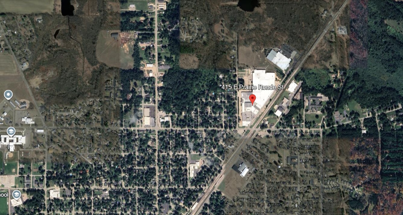 En Dowagiac, la ampliación de la infraestructura gestionada por Alliance Cloud Services impulsa el debate sobre los límites del desarrollo tecnológico y sus efectos comunitarios (Google Earth)