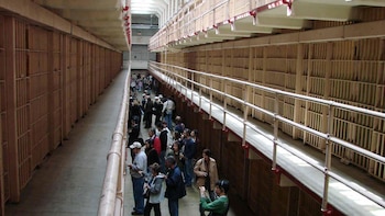 Hoy, Alcatraz está abierta al público. Por 39.90 dólares cualquiera puede entrar al lugar del que todos querían escapar