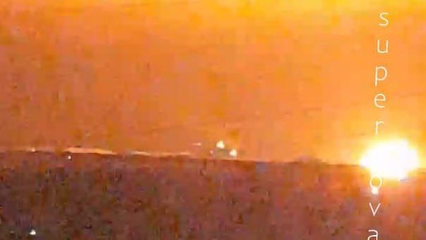 El ataque provocó un gran incendio en una de las instalaciones petroleras más importantes del sur de la región del Volga. (Redes sociales)