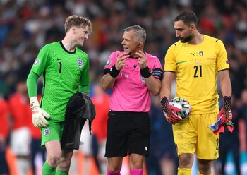 Los arqueros Jordan Pickford y