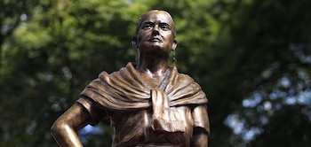 Develación de la escultura de