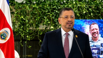 Rodrigo Chaves se despidió de la presidencia de Costa Rica entre lágrimas, mariachis y ovaciones: “No se deshicieron de mí”