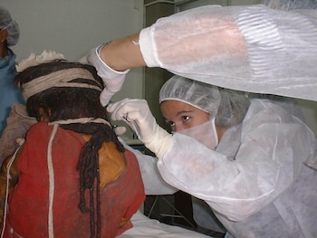 Constanza Ceruti, durante las investigaciones