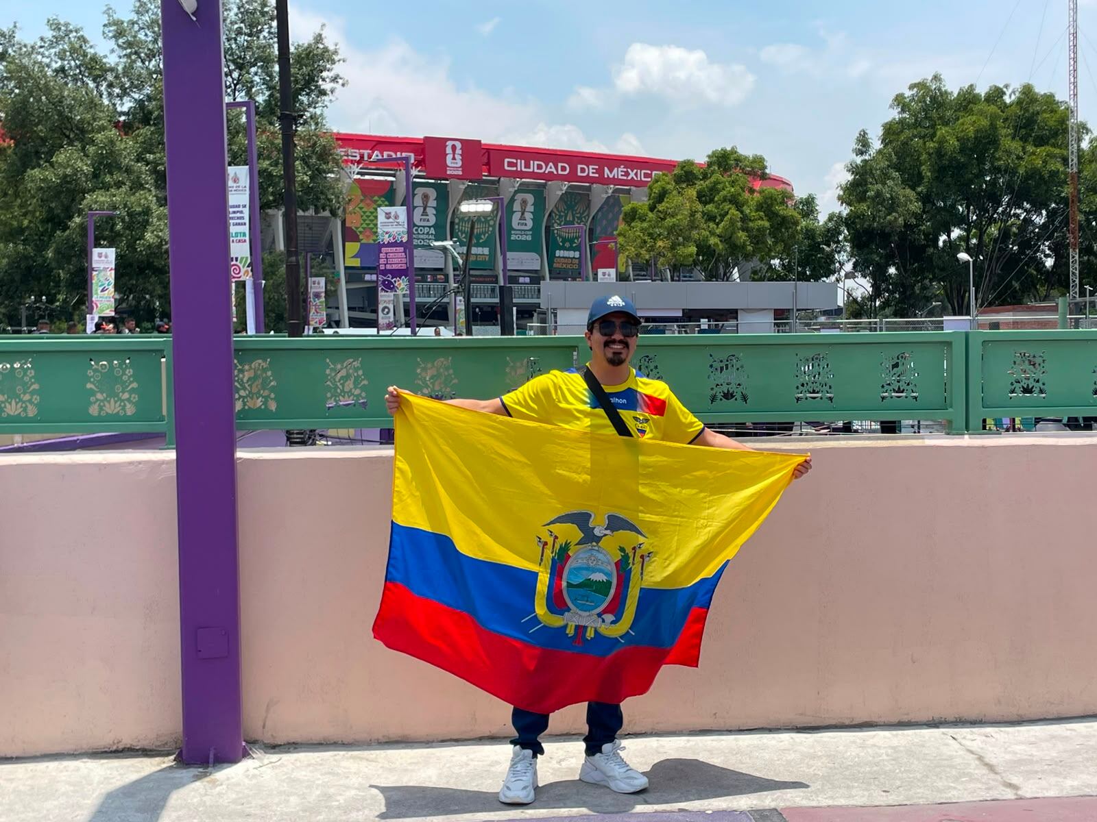 Aficionados comienzan a llegar al Estadio CDMX previo al juego México vs Ecuador. (Luis Mote Nava - Infobae México)