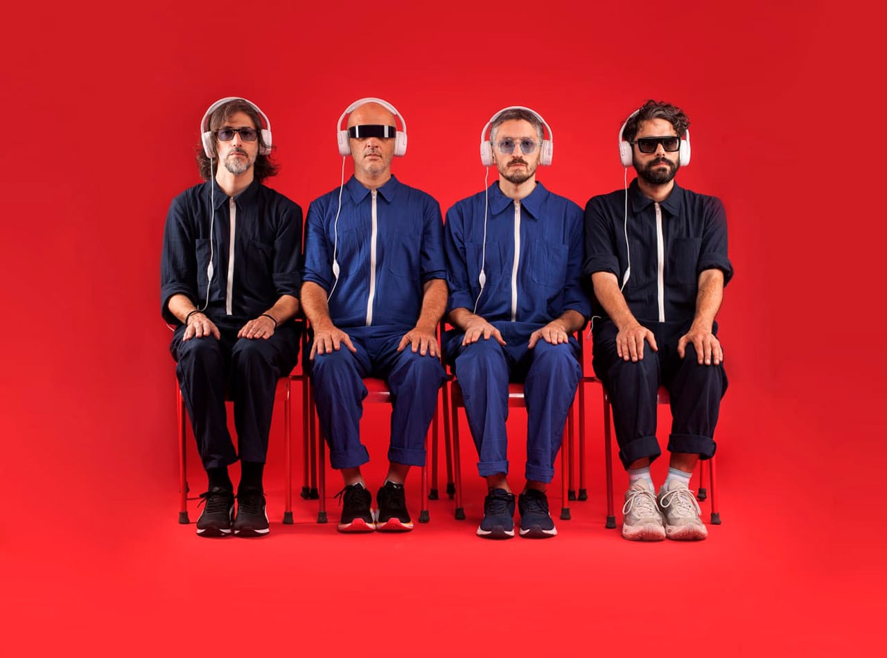 Koufequin nació con músicos que venían de la docencia y buscaban constituirse como una banda para niños con una estética de banda tradicional: