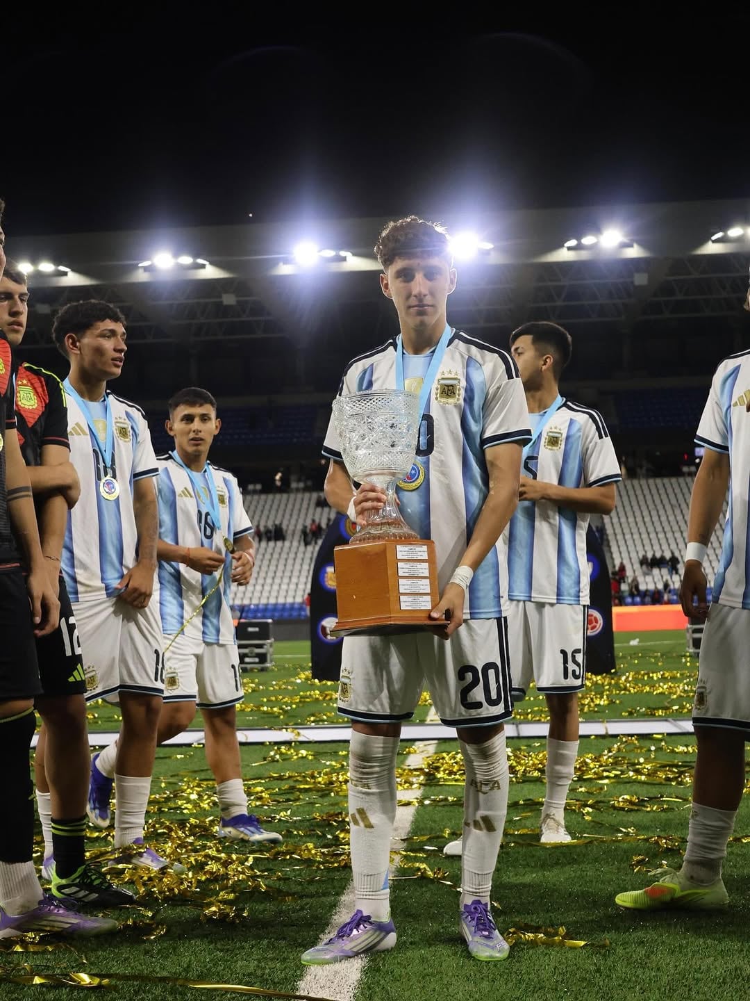 Por decisión de la AFA, los casos como los de Scarlato que se van por la patria potestad dejarán de ser convocados en las selecciones juveniles