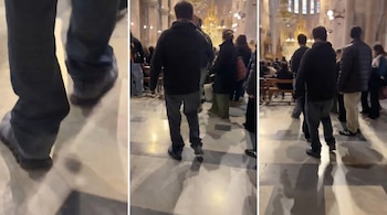 Composición de tres paneles: a la izquierda, primeros planos de pies caminando; a la derecha, vista trasera de personas moviéndose por el interior de una iglesia.