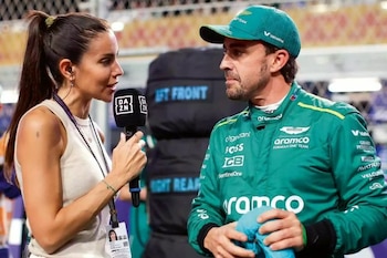 Melissa Jiménez entrevistando a Fernándo