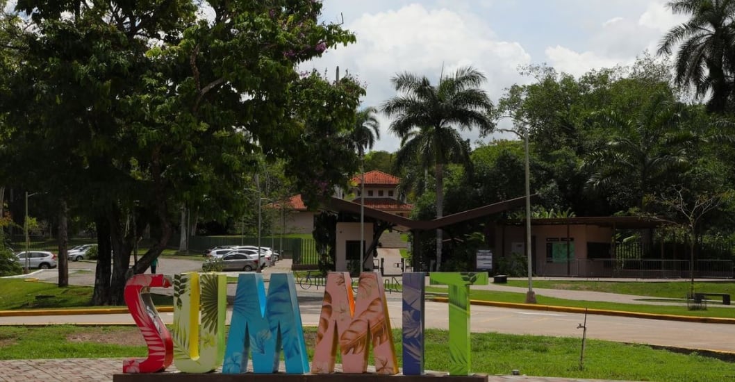 El águila harpía Panamá llegó en junio de 2013 al Jardín Botánico Summit, en la ciudad capital, donde continúa bajo atención especializada. (Internet)