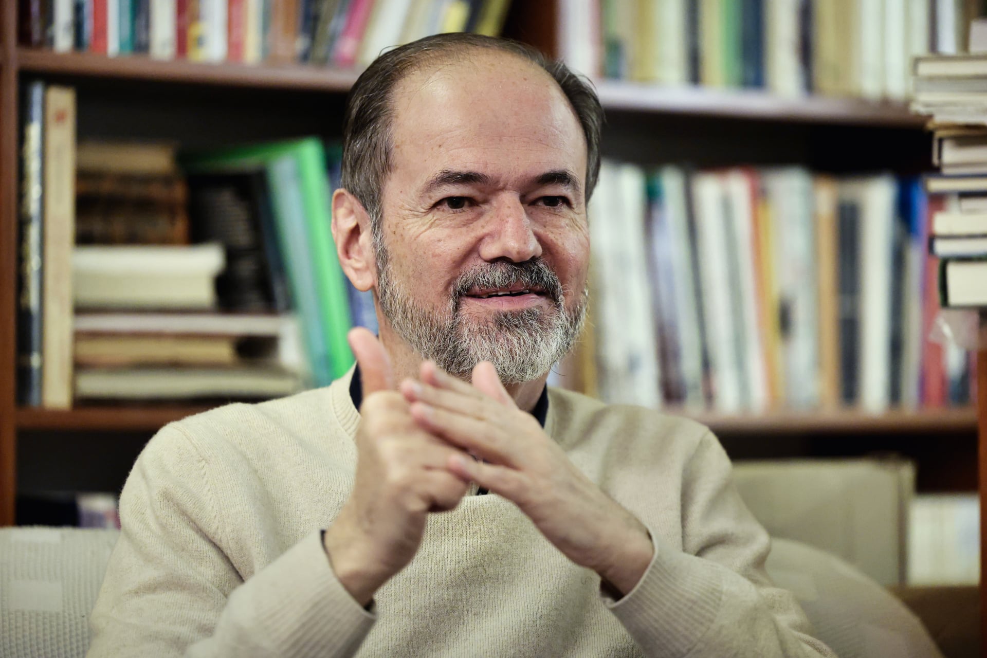 Juan Villoro y la cultura de la victimización en México: “Hemos tenido muchísimas derrotas y nos consolamos con frases célebres”