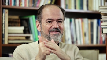 Juan Villoro y la cultura de la victimización en México: “Hemos tenido muchísimas derrotas y nos consolamos con frases célebres”
