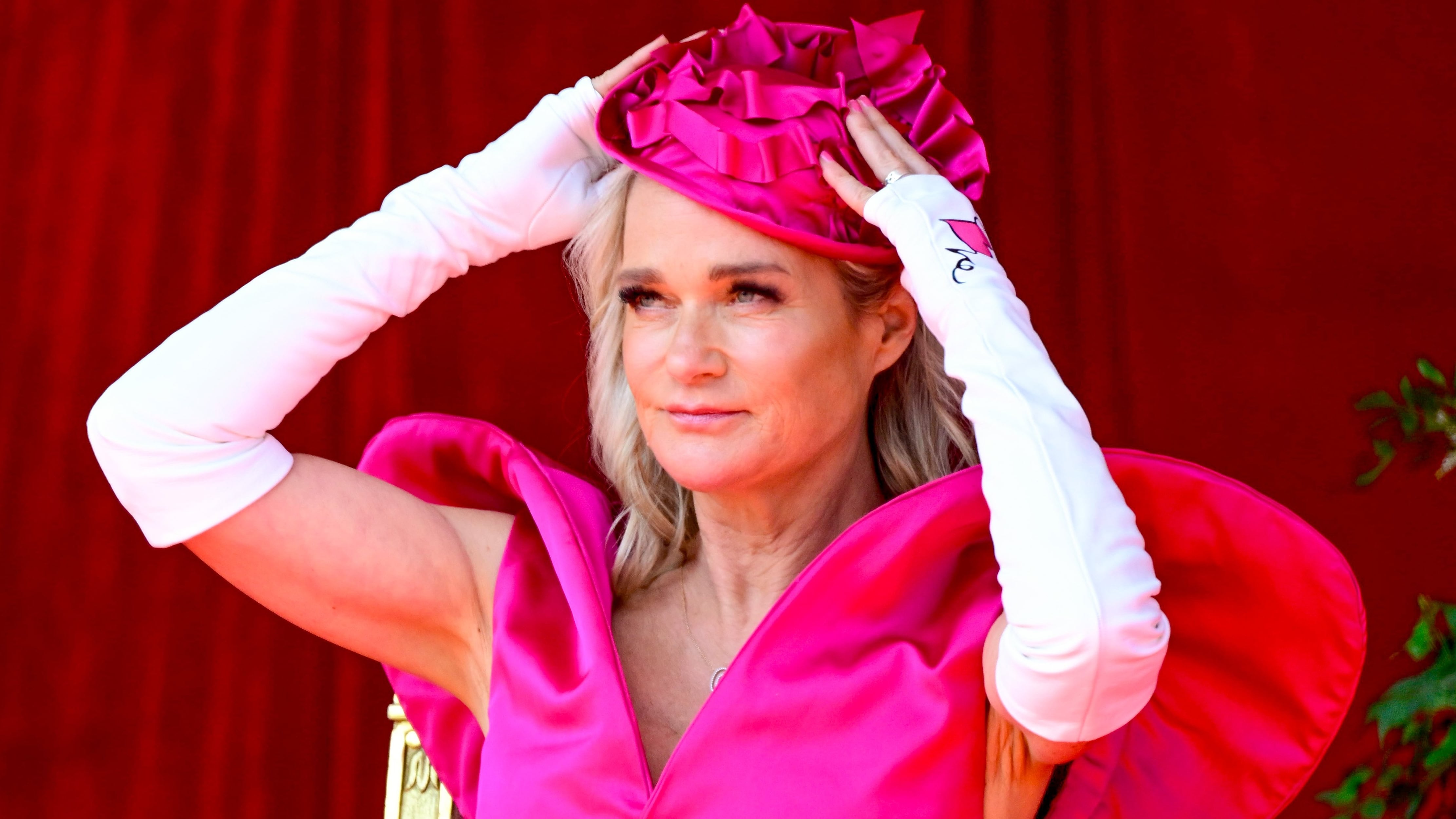 El peculiar vestido de la princesa Delhpine, la hermana del rey Felipe de Bélgica, en el Día Nacional: “No es mi intención robarle el protagonismo a nadie”