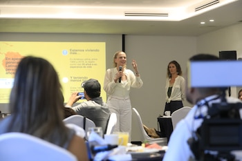 Myriam De Paoli afirmó que el envejecimiento de la población en El Salvador exige cambios en políticas públicas, servicios e infraestructura./ (Cortesía)
