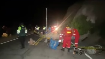 El percance, ocurrido la tarde del domingo en un tramo considerado peligroso, motivó la intervención inmediata de la policía y el Ministerio Público para el levantamiento de los cuerpos