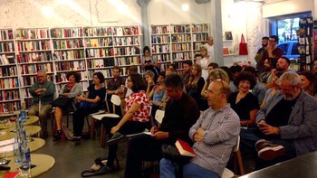 Personas en una tertulia