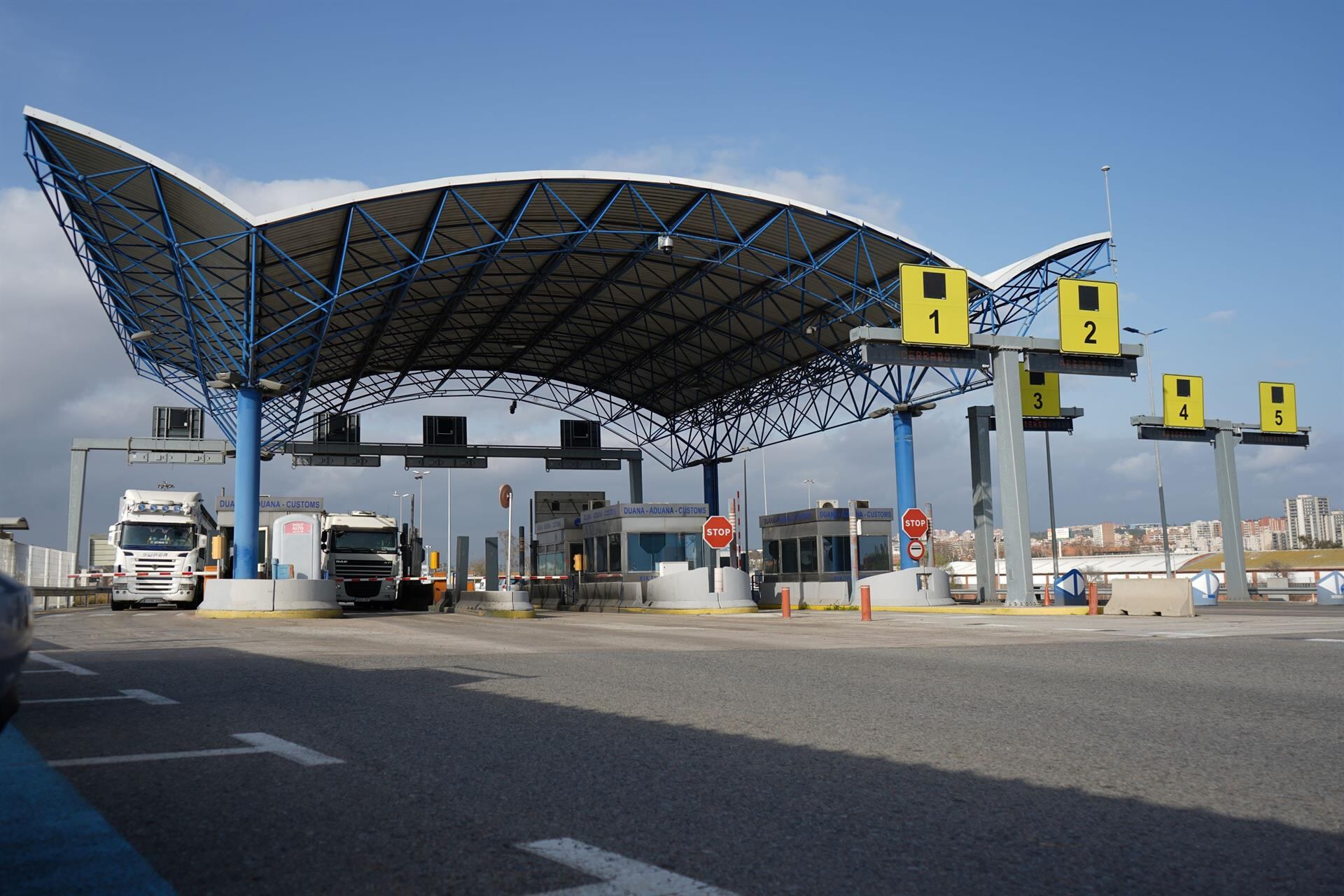 Tractores de agricultores bloqueando los accesos al Port de Tarragona