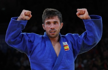 Francisco Garrigós celebra su medalla