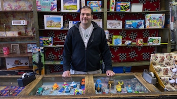 “Durante más de un siglo, esta tienda ha sido parte de la vida de muchas familias”: la juguetería Bazar Arribas dice adiós