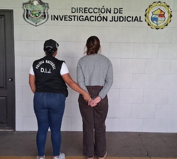 La fémina fue interceptada en el Aeropuerto Internacional de Tocumen, tras una alerta roja generada por investigaciones iniciadas en 2020. (PN)