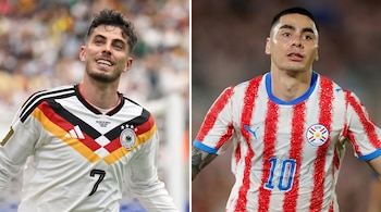 Composición de dos fotos de futbolistas: uno con camiseta blanca, negra, roja y amarilla y número siete; otro con camiseta blanca y roja y número diez.