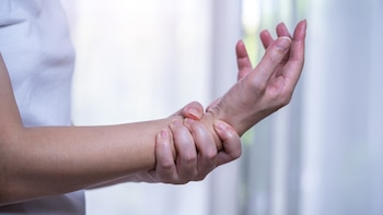 Artritis reumatoidea y remisión: cuándo el alivio de los síntomas no es suficiente