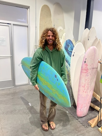 Surfistas profesionales y aficionados destacan