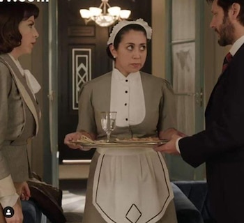 La mujer que se pone