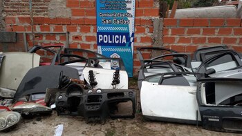 Partes de autos encontradas en