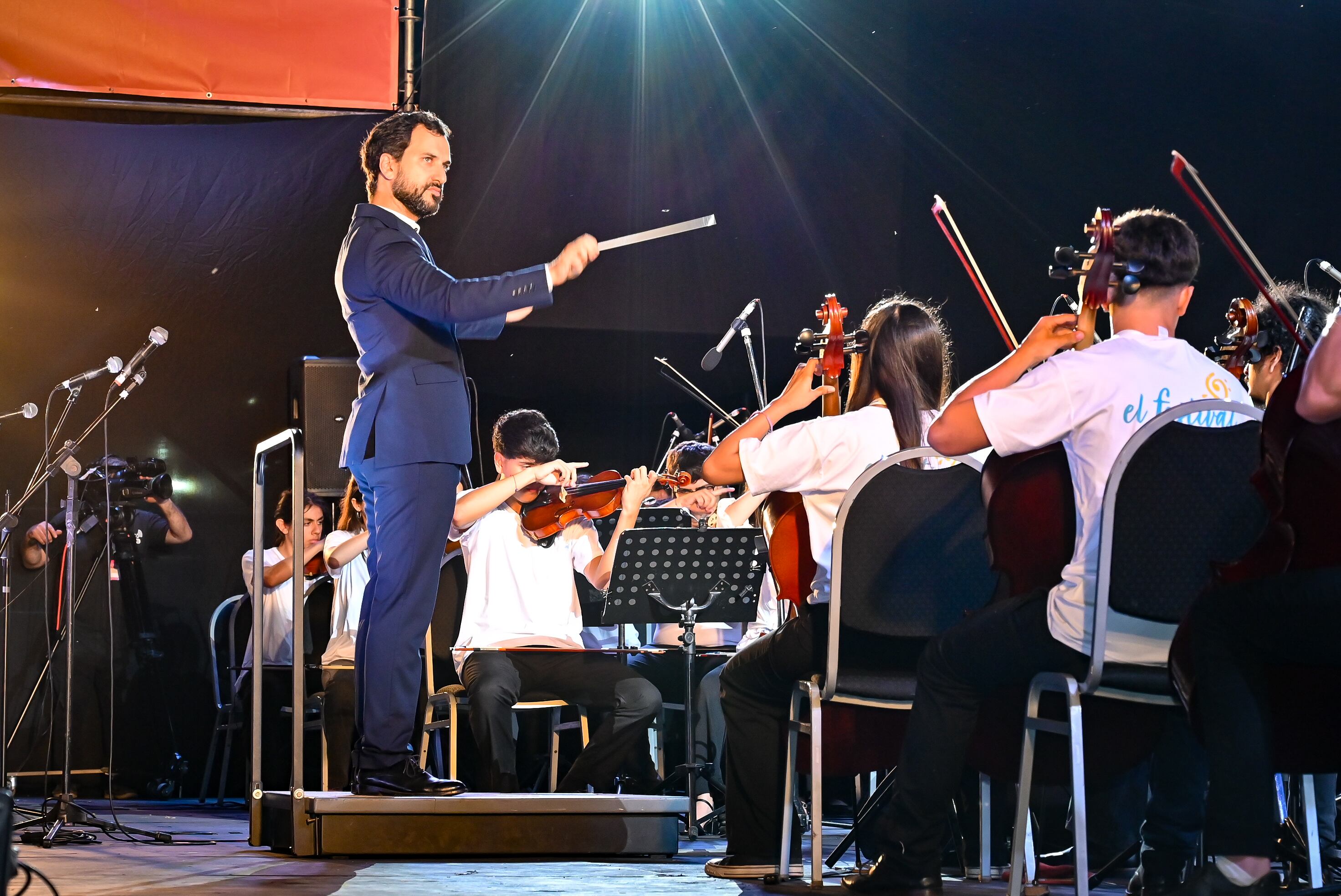 Popi Spatocco dirigió a jóvenes músicos de todas las provincias en el evento final