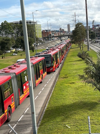Las manifestaciones afectaron a decenas de arituclados de Transmilenio - crédito
@arturopaez/X