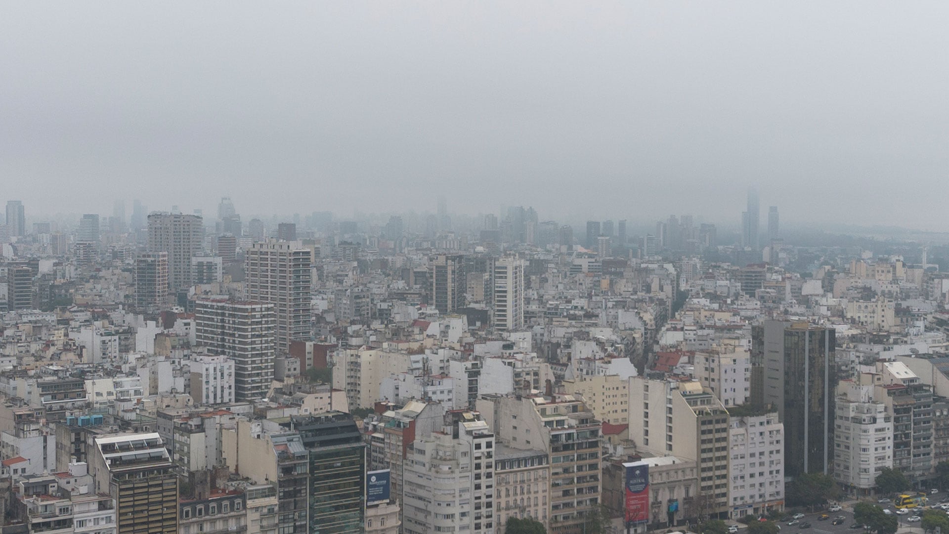 El SMN mantiene activo su Sistema de Alerta Temprana con advertencias por niebla, con reducciones de visibilidad previstas durante las noches y las primeras horas de la mañana en rutas y zonas urbanas (Cristian Gastón Taylor)