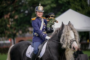 El certamen destaca por su contribución a proyectos sociales que benefician a soldados y sus familias, con fondos recaudados durante la competición - crédito Cortesía