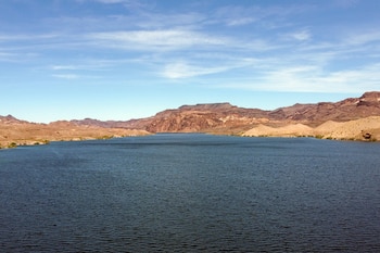 El Departamento del Interior de Estados Unidos recortará al menos 937,6 millones de metros cúbicos anuales de agua del río Colorado para Arizona desde 2027 (EFE/Etienne Laurent)