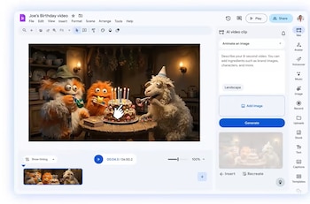 Interfaz de Google Vids. Muestra un video animado de criaturas en una fiesta de cumpleaños con pastel. Cursor sobre el pastel. Panel derecho con opciones de "AI video clip"