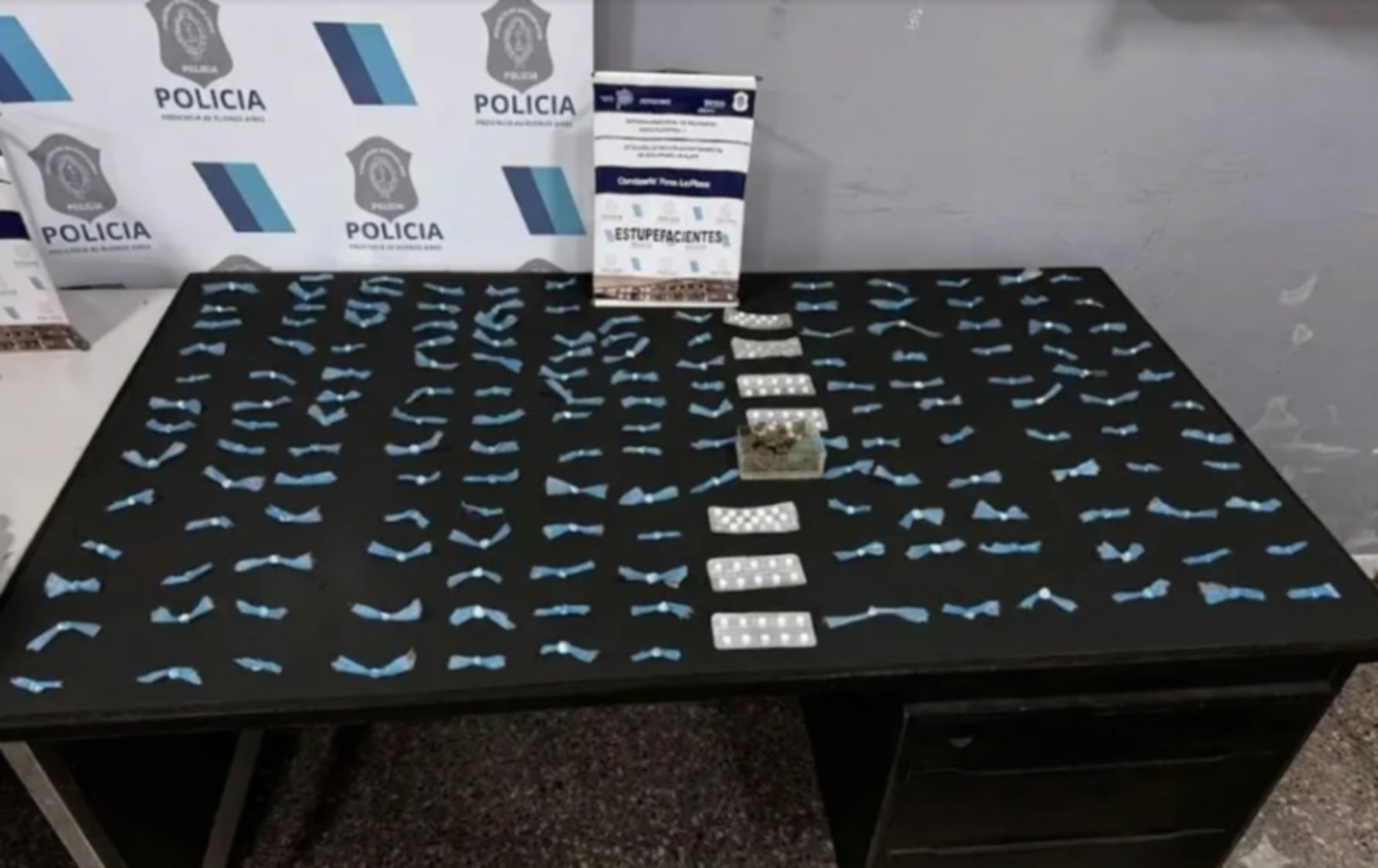 Los allanamientos en La Plata permitieron secuestrar 160 dosis de cocaína y marihuana, además de balanzas, celulares, computadoras y dinero en efectivo. (0221)