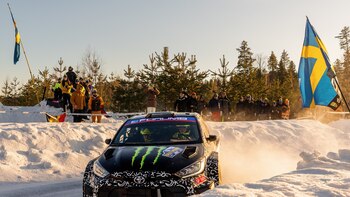 Oliver Solberg defiende el liderato