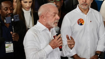 Telefónica cae un 6,41% y Santander, un 3,09% al cierre tras la victoria de Lula en Brasil