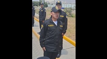 Mientras algunos cadetes recibían abrazos,