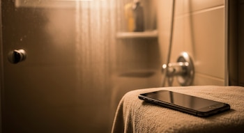 Incorporar música suave, esencias o