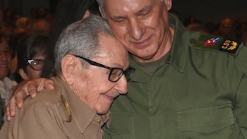 Raúl Castro reapareció en público en un acto político en La Habana tras las sanciones de EEUU a sus familiares y al dictador Miguel Díaz-Canel