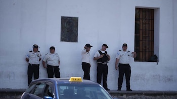 La Policía Nacional Civil despliega elementos en Antigua Guatemala por la Caminata del Orgullo 2026