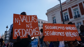 Colectivos antirracistas denuncian persecución y supuestas agresiones a los migrantes en Ceuta