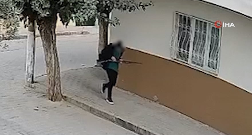 El agresor, de 15 años, abrió fuego indiscriminadamente contra estudiantes que llegaban al Instituto Vocacional y Técnico Anatólico Inci Uzmez durante la mañana del martes (Captura de video)