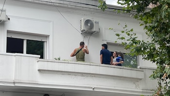 La gente salió a los