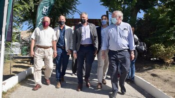 Autoridades nacionales ingresando a la