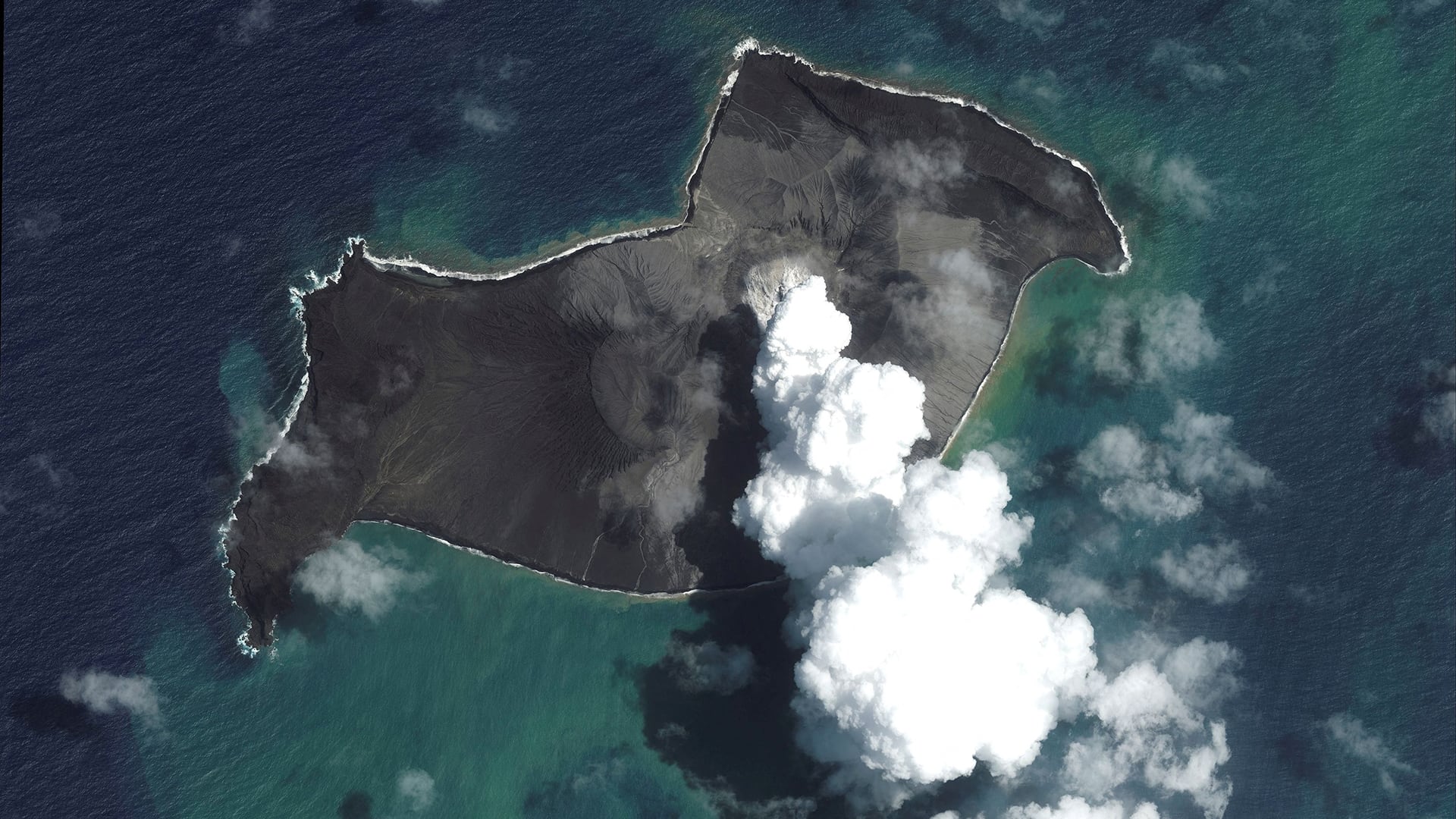 El estudio combinó la batimetría multihaz con datos del satélite ICESat-2 de la NASA para elaborar mapas tridimensionales del cráter. (Satellite Image ©2022 Maxar Technologies/Handout via REUTERS)