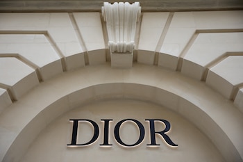 Christian Dior fue la marca encargada de diseñar el vestido de novia de Taylor Swift
REUTERS/Sarah Meyssonnier