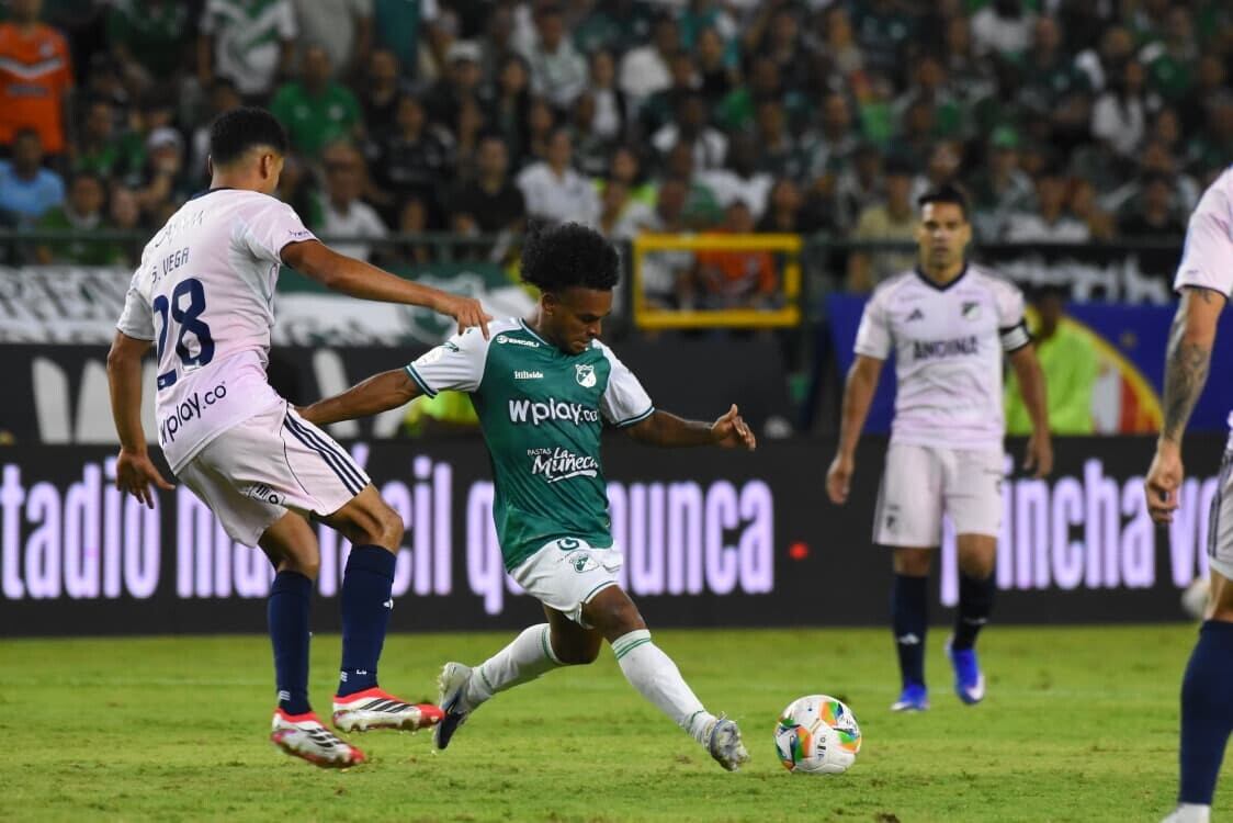 Deportivo Cali y Millonarios empataron en una nueva edición del Clásico Añejo del Fútbol Profesional Colombiano - crédito Colprensa